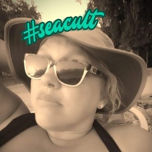 Meet your Posher, Dee